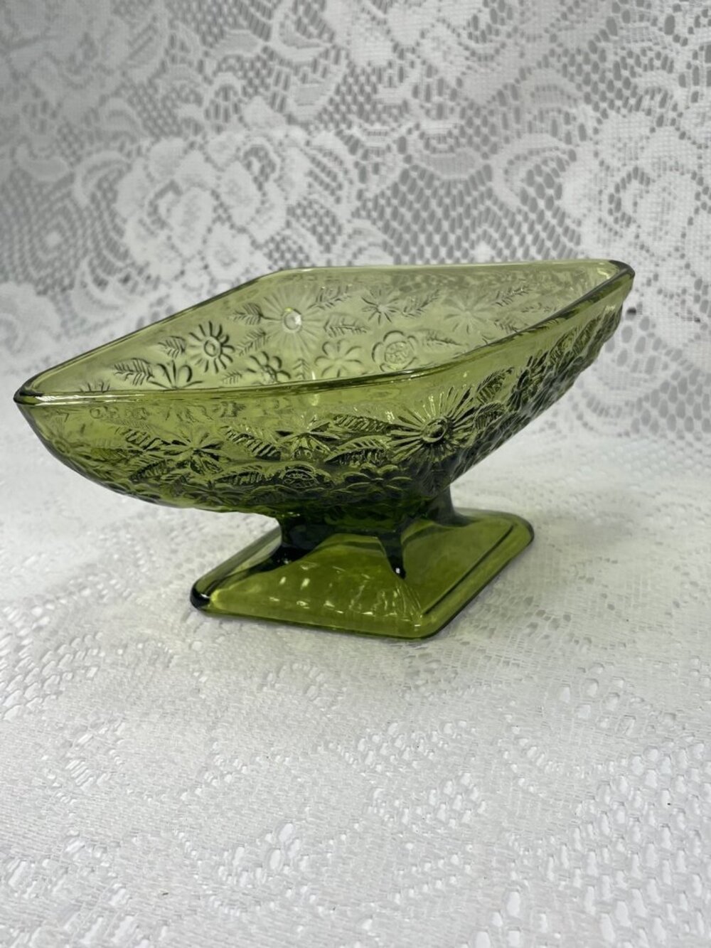 Vintage Green Indiana Glass Daisy Floral Candy Dish, Diamond Shaped Dish - Picture 7 of 14